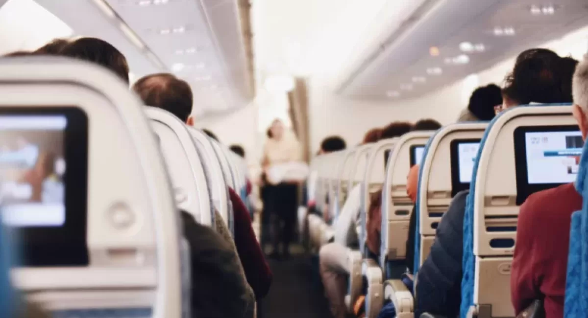 As Spring Break travel amps up, people share their no-no’s for plane etiquette