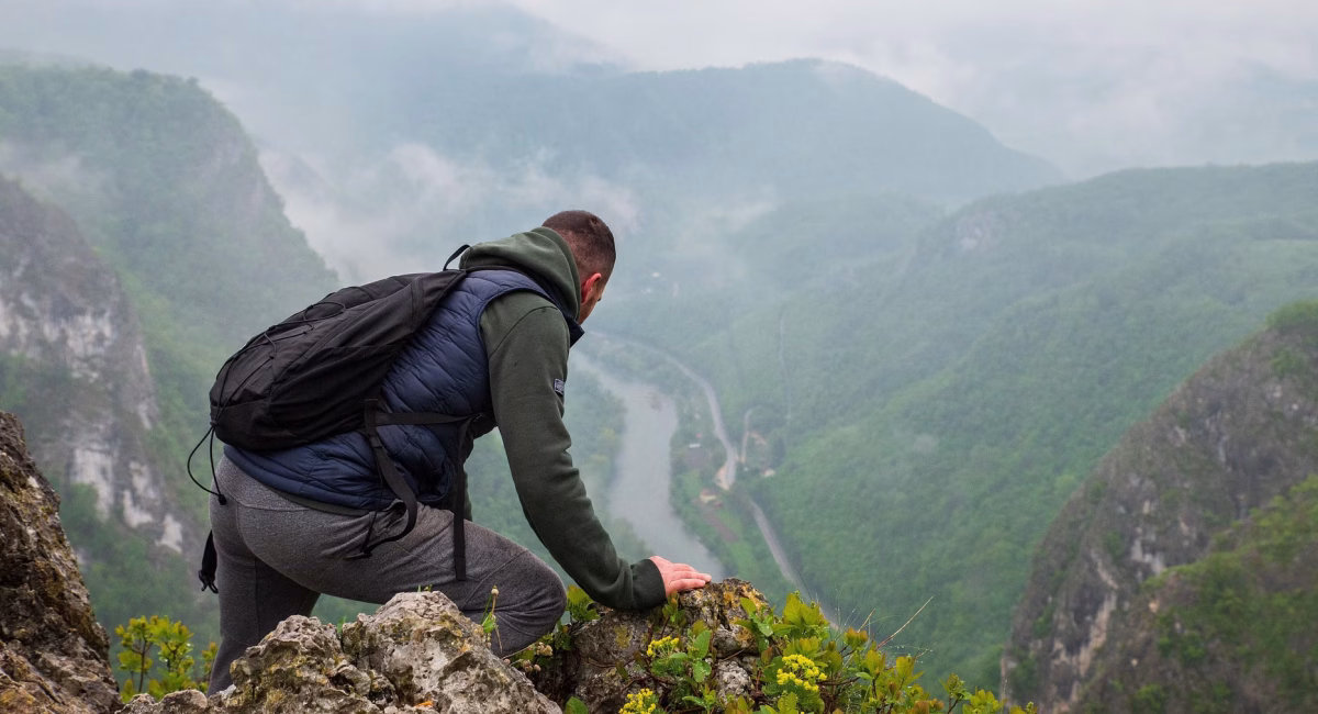 How to Avoid Poisoning Yourself in the Outdoors
